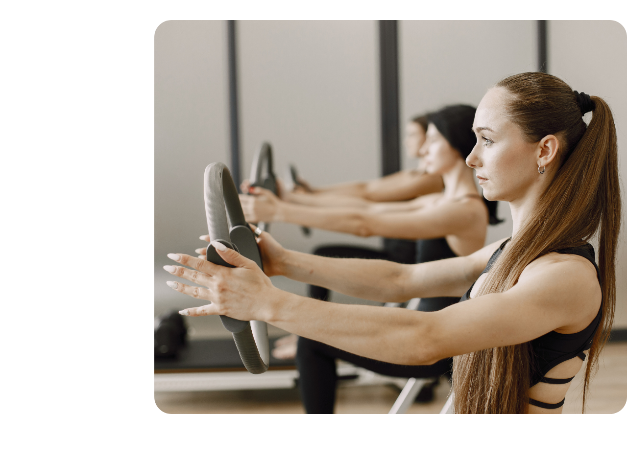 Cours de Pilates avec anneaux