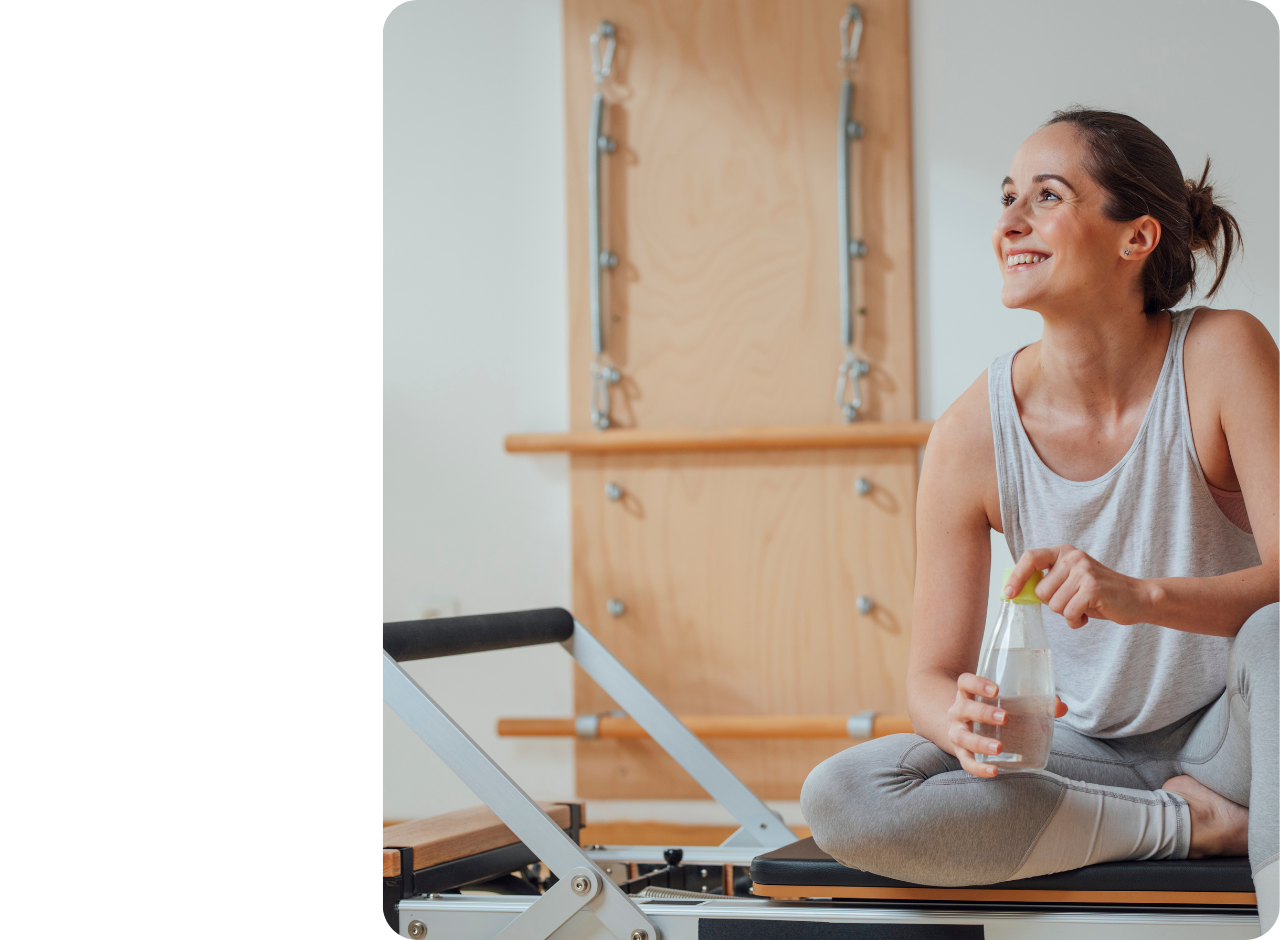 Un professeur de Pilates satisfait de son logiciel de gestion de salle de sport